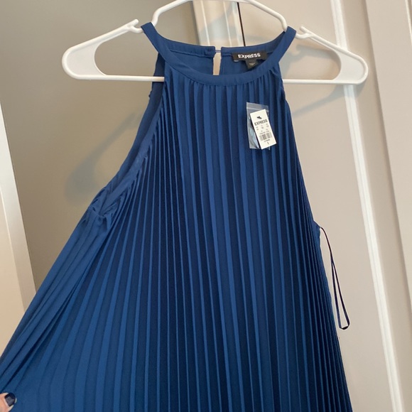 Express blue pleated dress size small NWT - Picture 2 of 9